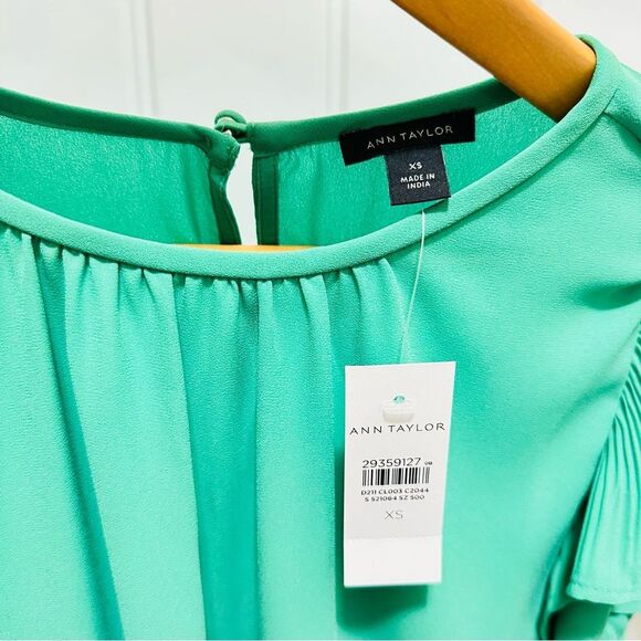 Ann Taylor Kelly Green Flutter Sleeve Blouse Size XS -NEW - Picture 5 of 5